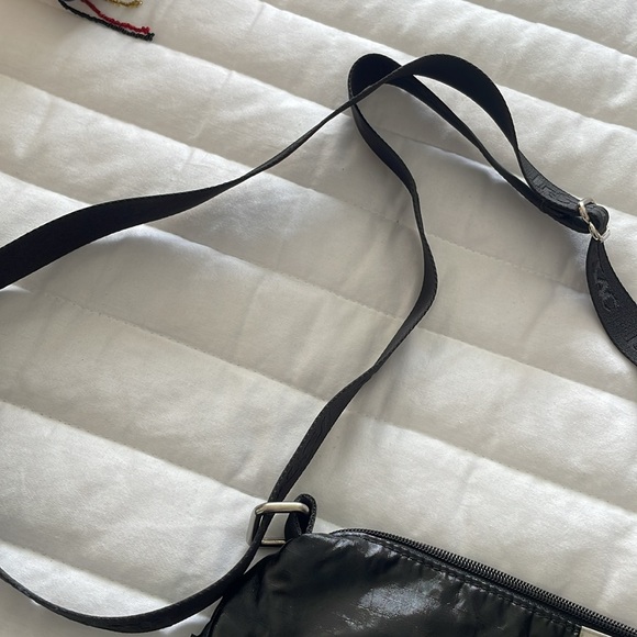 LESPORSAC BLACK GLOSS CROSSBODY - Picture 9 of 9